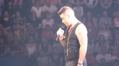 Robbie Williams prosil fanúšikov. Toto nedávajte na YouTube
