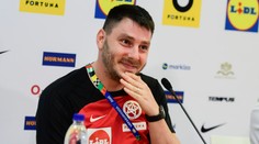 Hamšík aj špinavé veci odovzdával poskladané. Kustód Slovákov zdravil mamu do kamery, sľúbil beatbox i tanec