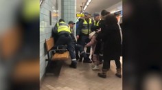 Šokujúce video: Strážnici použili hrubú silu na tehotnú ženu s malým dieťaťom