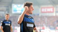 "Lišiacky" gól od nováčika Bundesligy si futbalový svet bude dlho pamätať