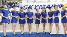 Tieto letušky sú vraj príliš sexy. Minišatami len provokujú