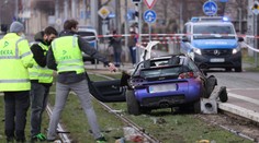 V Lipsku vrazilo auto do ľudí. Hlásia dve obete a vážne zranených