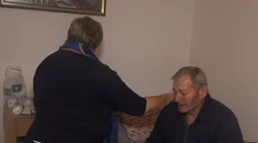 Dôchodcovia, ktorí opatrujú blízkych, už nebudú dostávať nižší príspevok oproti ostatným. Odmena sa dorovná