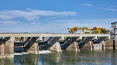 Pri výbuchu v elektrárni na rieke Tisa sa zranilo osem ľudí, štyria ťažko
