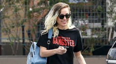 Miley Cyrus na babskej jazde. Opäť si nechala narásť vlasy