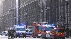 Útok v Louvri bol podľa francúzskeho prezidenta zrejme teroristickým činom