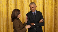 Obamovci podporili Harrisovú v súboji o Biely dom. Mohli by sa objaviť aj v jej kampani