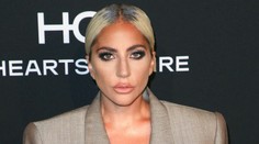Lady Gaga je zasnúbená! Prsteň ju ale neprezradil