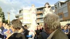 Na proteste pred Bonaparte bolo horúco. Prišli aj antidemonštranti