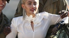 Čo by na to povedal Jackson? Jeho dcéra ukázala prsia v plnej kráse