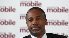V republikánskych prieskumoch nevedie Trump, porazil ho neurochirurg Carson