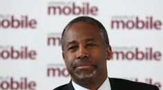 V republikánskych prieskumoch nevedie Trump, porazil ho neurochirurg Carson