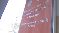 Trenčianska univerzita dostala peniaze na kurzy. Lektorka tvrdí, že boli fraška
