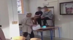 Učiteľka, ktorú žiaci šikanovali, zomrela