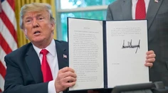 Trump podpísal nariadenie, ktoré udrží pokope rodiny migrantov