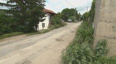 Niektoré ulice v Nitre vyzerajú ako poľné cesty. Ľudia aj autá sa brodia blatom