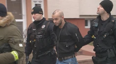 Podpaľovali autá a kradli zbrane: Mafiánov z východu Slovenska poslal súd za mreže
