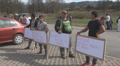 V Markušovciach sa napätie stupňuje, Rómovia protestovali pred úradom