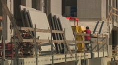 Chcel si zarobiť v zahraničí, namiesto toho behá po úradoch. Slovák upozorňuje na častú chybu