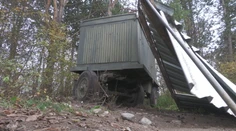 Majitelia neuposlúchli, a tak nastúpili traktory. Na Liptovskej Mare odstraňovali čierne stavby