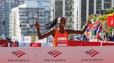 Svetový rekord v maratóne vylepšila o takmer dve minúty. Keňanka venovala veľké víťazstvo krajanovi