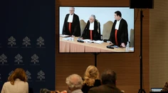 Vatikánsky súd odsúdil kardinála Becciua v korupčnom procese za spreneveru