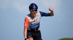 Náročnú etapu ovládol Woods, ktorý ukázal v závere najviac síl. Pogačar stiahol náskok lídra