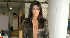 Čo je veľa, to je veľa. Kim Kardashian má stylistu aj na intímne partie
