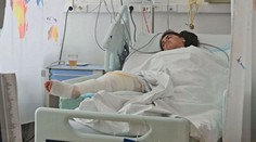 Pomýlil si brzdu s plynom, narazil do ženy a pritlačil ju k stĺpu. Náraz jej stiahol kožu takmer z celej nohy