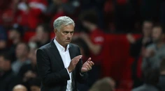 José Mourinho neuniesol prehru Manchestru United, pohádal sa s novinárom