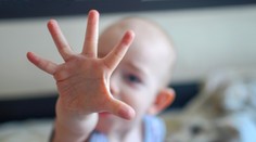 Mladá Nemka nechala malého syna zomrieť od smädu. Materstvo vraj nezvládala