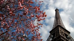 Aj v Paríži podozrivý útok! Muž s nožom chcel napadnúť vojaka