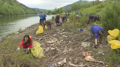 Nekončiaci príbeh. Dobrovoľníci opäť čistili Ružín, odpadom naplnili stovky vriec