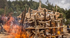 Porátali sa s pašerákmi. Spálili šesť ton klov, plastík a šperkov