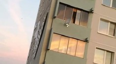 FOTO A VIDEO: V Stupave odpadlo z paneláka zateplenie