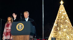 Prezident USA s manželkou rozvietili svetlá na národnom vianočnom strome