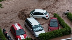 Blesková povodeň v Nemecku. Voda sa valila ulicami, brala ľudí aj autá