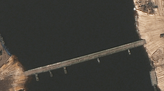 Rusko pri hraniciach Ukrajiny postavilo pontónový most aj poľnú nemocnicu