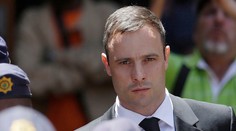 Nové dôkazy: Pistorius najskôr zbil priateľku kriketovou palicou, potom strieľal