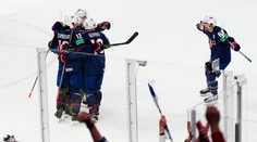 VIDEO: Amerika zdolala Švédov a bez prehry vyhrala skupinu. Slovensko tak v prípade postupu pozná súpera