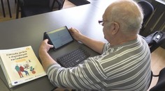Tisícky seniorov čakajú na tablety zadarmo. Po pilotnej fáze projektu zostalo ticho