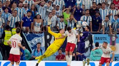 Pred brankárom klobúk dole, ostatným ani pochvalu. Poľsko sa bez strely na bránu spoliehalo na osud