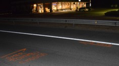 Opitý muž si cestu skrátil krížom cez diaľnicu. Vrazilo doňho auto