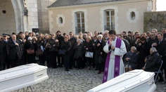 Vo Francúzsku začali pochovávať obete parížskych atentátov