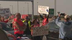 Zastreľte nás, neodídeme! Protesty na hraniciach s Maďarskom sprevádzali vybičované emócie