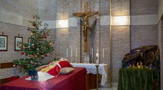 V Chráme svätého Petra vystavili rakvu s telom zosnulého emeritného pápeža Benedikta XVI.