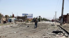 Samovražedný útočník narazil autom do konvoja vojakov z USA, zahynuli štyria ľudia