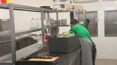 Odkázaní na pomoc budú môcť využiť štátne poukážky. Má to však háčik