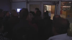 Michalovčania sú zúfalí! Už za tmy musia čakať na otvorenie polikliniky