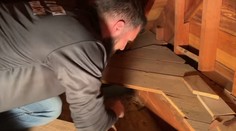 VIDEO: Majiteľke domu nedal spávať chýr o ukrytých peniazoch. Slušnú sumu našiel lovec pokladov